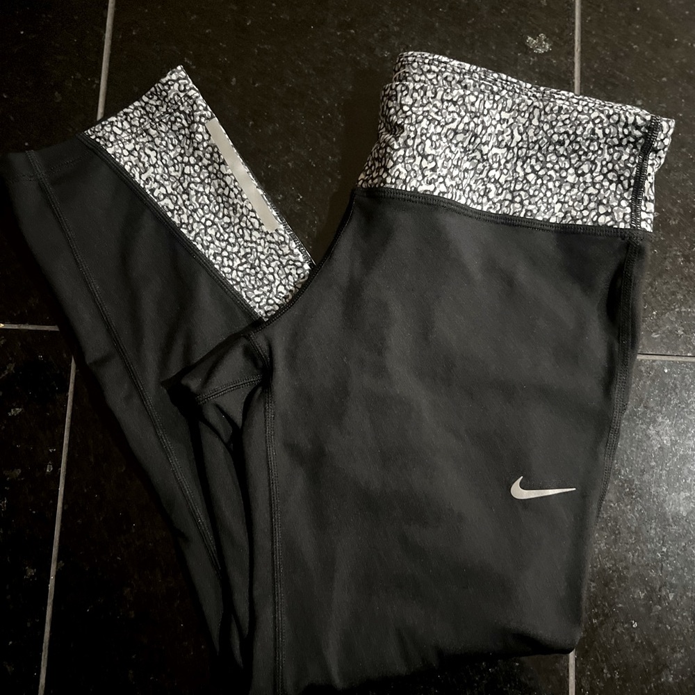 🧘 Women's Nike Dri-Fit Leggings crop yoga band in Black Size Medium EUC